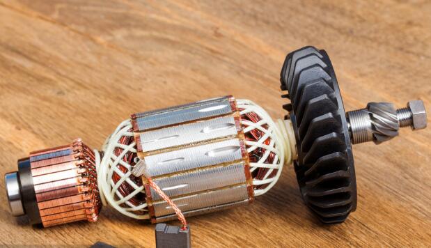 電壓與電機(jī)扭矩的關(guān)系，詳解電壓對電機(jī)扭矩的影響